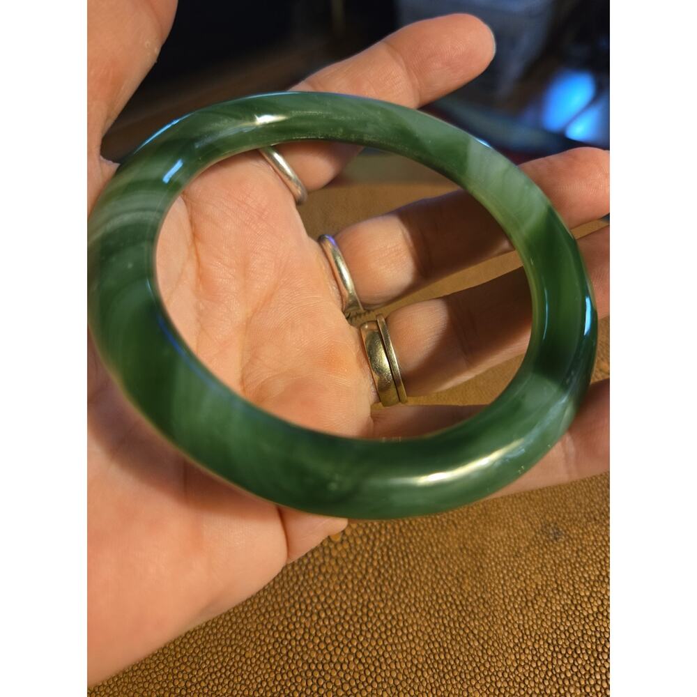 Vintage Jade Green Art Glass Bangle Bracelet Marbled Swirl Faux Jade Jewelry - Picture 8 of 9